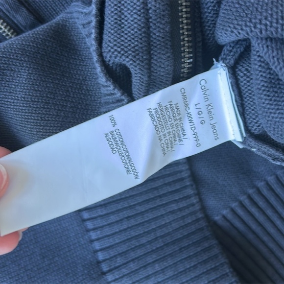 Authentic Calvin Klein sweater with a built-in hoodie, made from 100% cotton - Picture 6 of 6